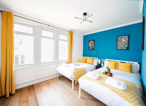 Open Mind Property - HotTub, 7 Guests & Parking House in Portsmouth