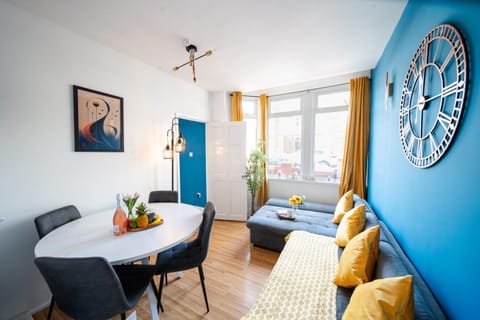 Open Mind Property - HotTub, 7 Guests & Parking House in Portsmouth