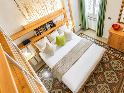 Bed, Library, Living room, Photo of the whole room, Seating area, Bedroom, towels, wardrobe