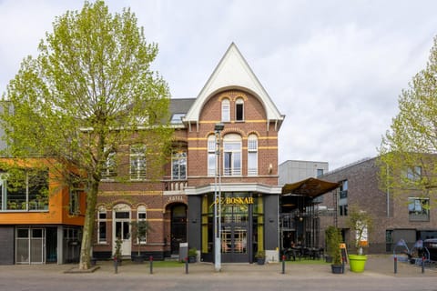 Property building, Location