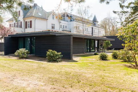 Property building, Day, Natural landscape, Garden, Garden view, Facility for disabled guests