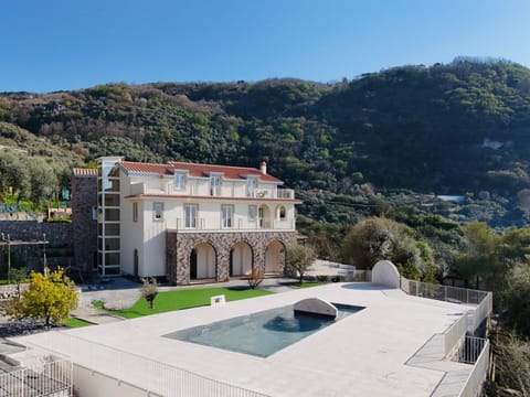 Property building, Day, Neighbourhood, Natural landscape, Mountain view, Pool view, Swimming pool