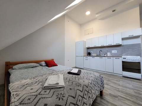 Kitchen or kitchenette, Photo of the whole room, Bedroom, towels