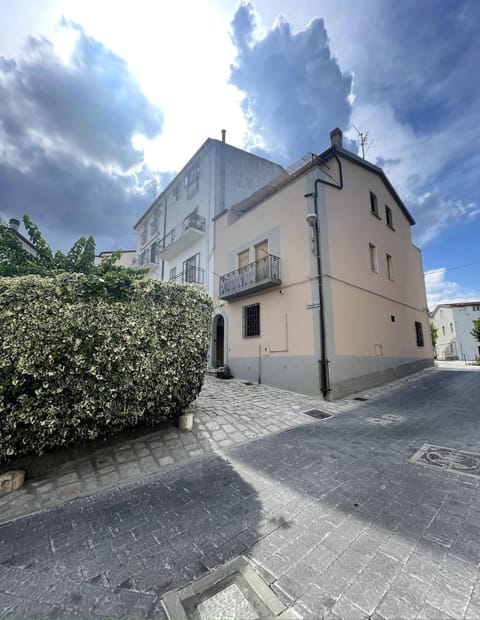 Property building, Neighbourhood