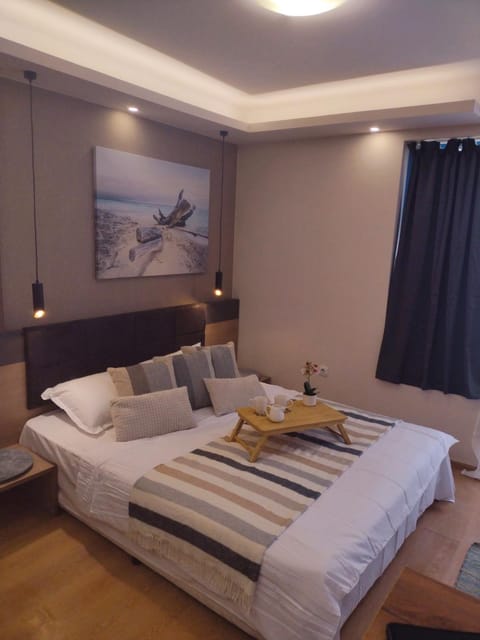 Bed, Living room, Photo of the whole room, Seating area, towels