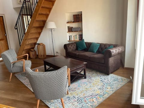 Stunning 3BR Full Ocean View - Town Center Menton Apartment in Menton