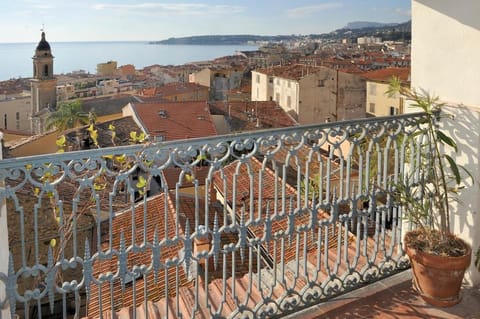 Stunning 3BR Full Ocean View - Town Center Menton Apartment in Menton