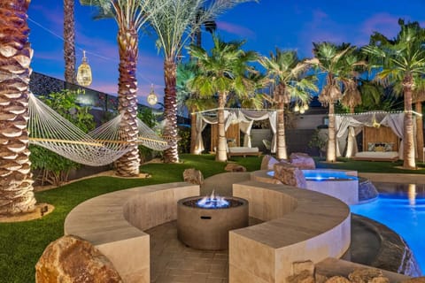 BOHO Villa Htd Pool, Spa, Pickle Ball Ct, Cabana House in La Quinta