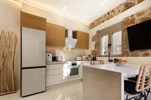 TV and multimedia, Coffee/tea facilities, Kitchen or kitchenette, Seating area, Dining area, oven, stove, toaster