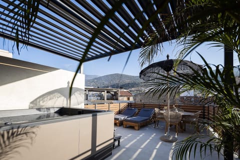 Balcony/Terrace, Dining area, Mountain view