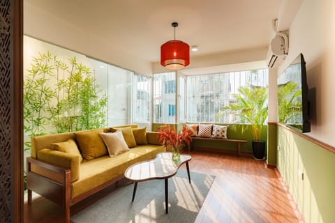 TV and multimedia, Living room, Seating area, Quiet street view, Inner courtyard view