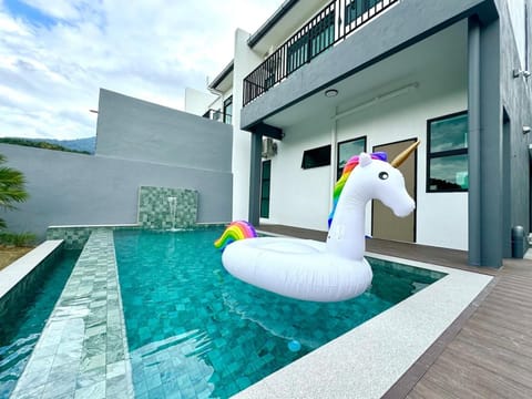Property building, Evening entertainment, Pool view, Swimming pool