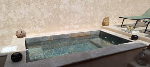 Gite pour deux avec bassin relaxant sans vis a vis House in Graveson