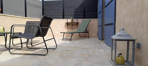 Gite pour deux avec bassin relaxant sans vis a vis House in Graveson