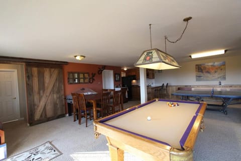 Game Room, Living room