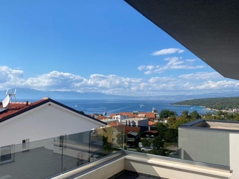 View (from property/room), Balcony/Terrace, City view, Sea view