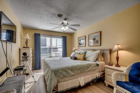 2 Bedroom Condo - Just Blocks from the Beach! Dunes Crest A-2 House in Atlantic Beach