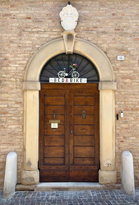 Property building, Facade/entrance