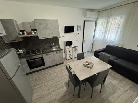 TV and multimedia, Kitchen or kitchenette, Living room, Dining area, oven, stove