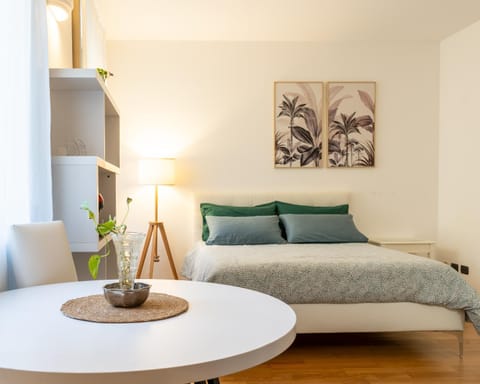 Bed, Living room, Photo of the whole room, Seating area, Bedroom