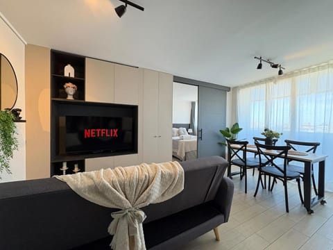 Communal lounge/ TV room, Kitchen or kitchenette, Living room, Seating area, Dining area