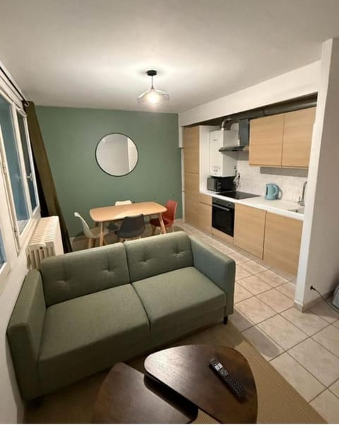 Kitchen or kitchenette, Living room, Seating area, Dining area, oven, stove