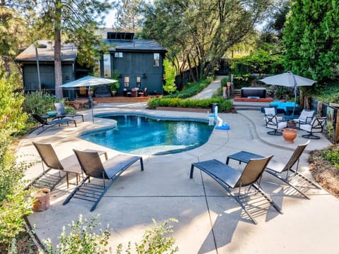 Garden, Swimming pool, Swimming pool