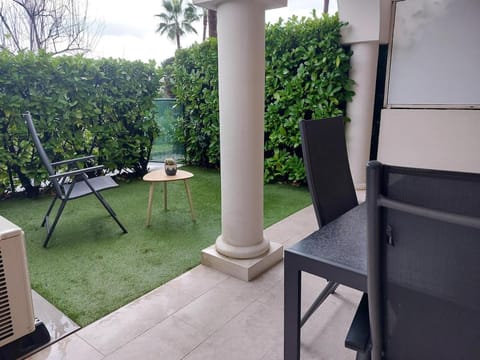 Bagatelle Studio 3étoiles rez de jardin Axelle LocAppart Apartment in Mandelieu-La Napoule