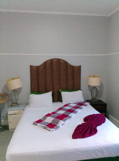 Neo & Ruks Guest Houses goodwood 3 Bed and Breakfast in Cape Town