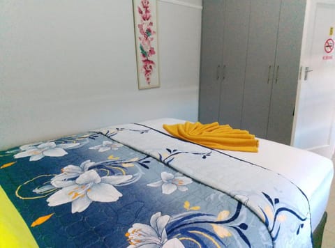 Neo & Ruks Guest Houses goodwood 3 Bed and Breakfast in Cape Town