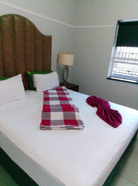 Neo & Ruks Guest Houses goodwood 3 Bed and Breakfast in Cape Town