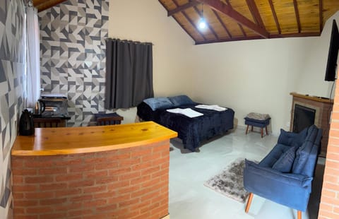 Bed, TV and multimedia, Photo of the whole room, Bedroom