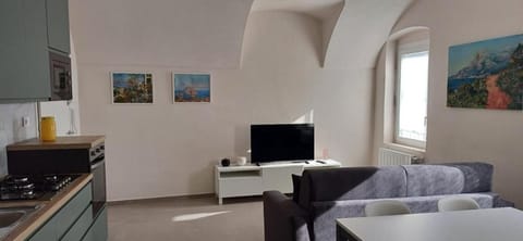 TV and multimedia, Kitchen or kitchenette, Living room