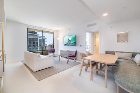 Communal lounge/ TV room, Living room, Dining area