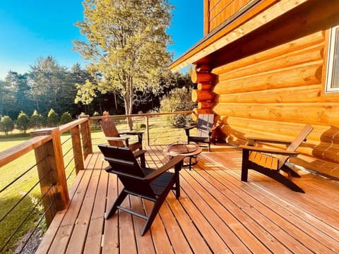 Stunning Log Cabin Getaway at The Hannu Haus Cabin in Wisconsin