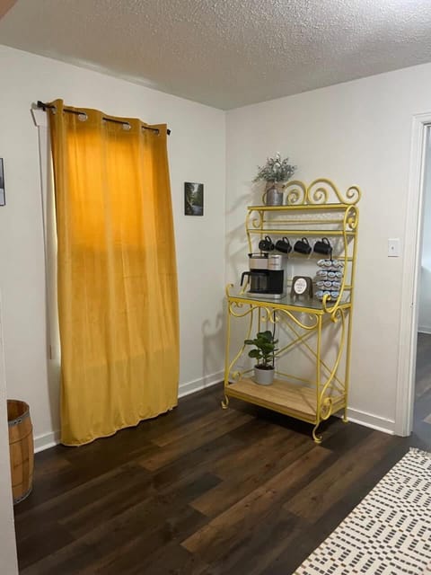Downtown Yellow Room at Villages on Aurora House in Ironwood