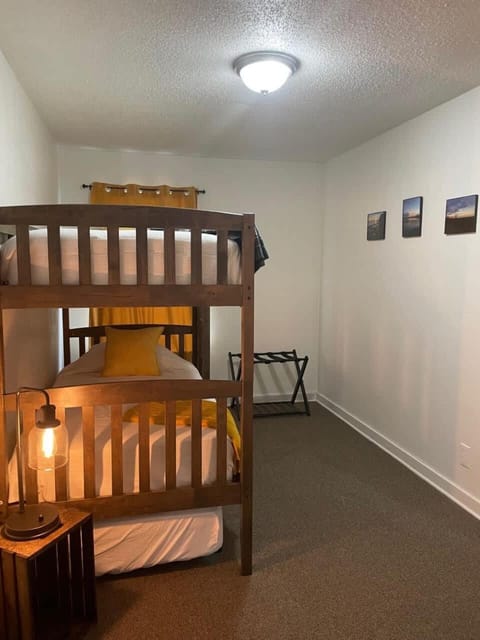 Downtown Yellow Room at Villages on Aurora House in Ironwood