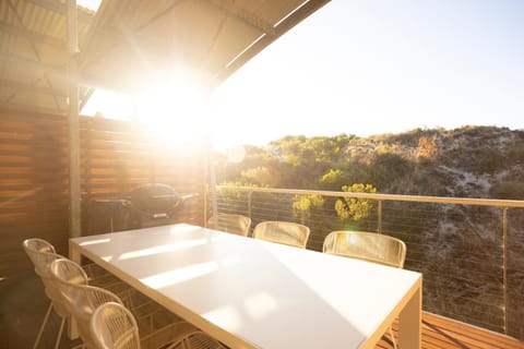 Day, Natural landscape, View (from property/room), Balcony/Terrace, Dining area
