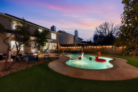 Pool HotTub FirePit BBQ Billiard PS4 Golf House in Pflugerville