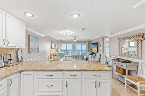 Kitchen or kitchenette, Living room, Dining area, Sea view
