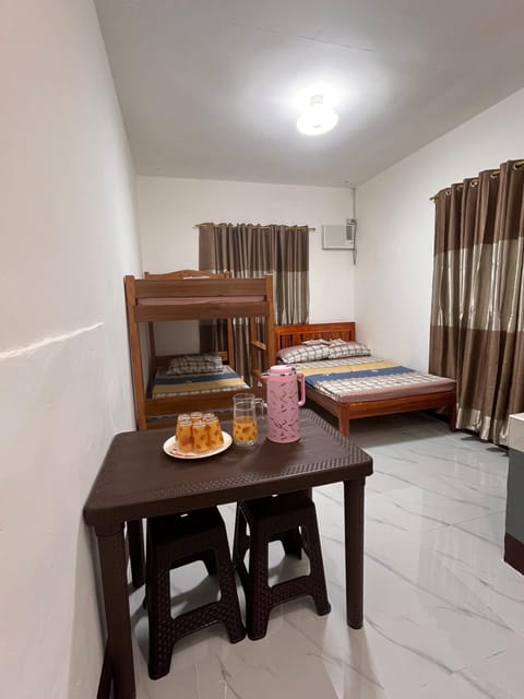 Bed, Dining area, Bedroom