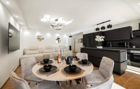 Appartement haut standing - Luxury apartment - Cannes- Croisette- Centre ville- Vue Tennis -Vue Piscine -Parking privé - Terrasse- Plage Apartment in Cannes