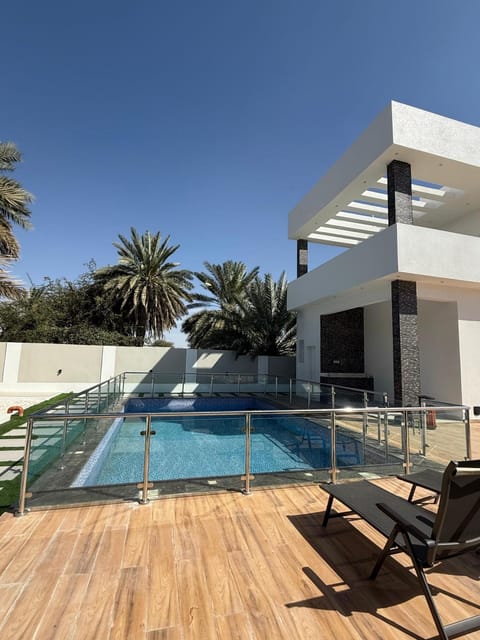 Swimming pool, Swimming pool