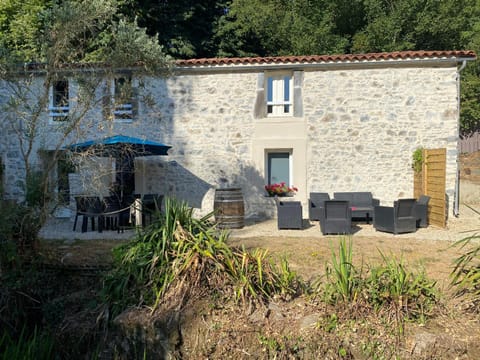 Property building, Patio, Day, Garden, Garden view