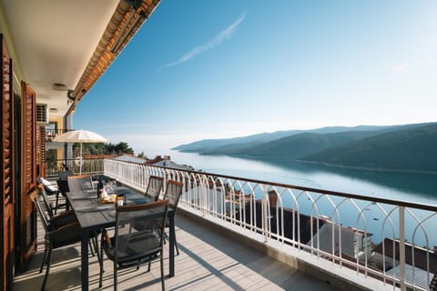 Patio, Day, Natural landscape, View (from property/room), Balcony/Terrace, Dining area, Sea view