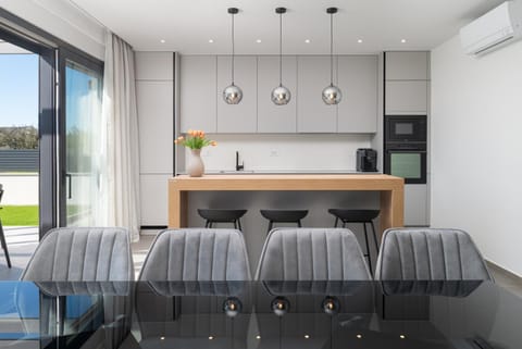 Villa Zenith with private pool and jacuzzi Villa in Šibenik-Knin County, Croatia