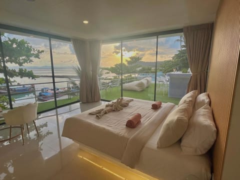 Bed, Natural landscape, View (from property/room), Balcony/Terrace, Photo of the whole room, Bedroom, towels