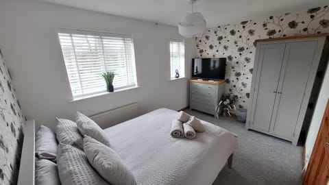 Bed, TV and multimedia, Bedroom, Garden view, hair dryier, towels, wardrobe
