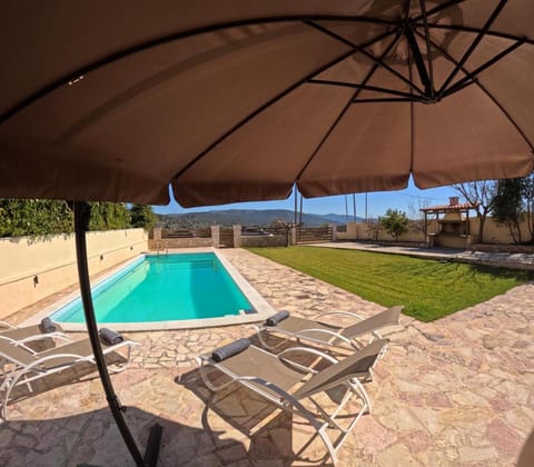 Swimming pool, sunbed