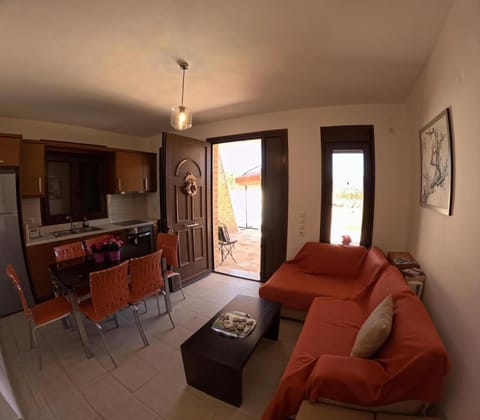 Kitchen or kitchenette, Seating area, Dining area, stove